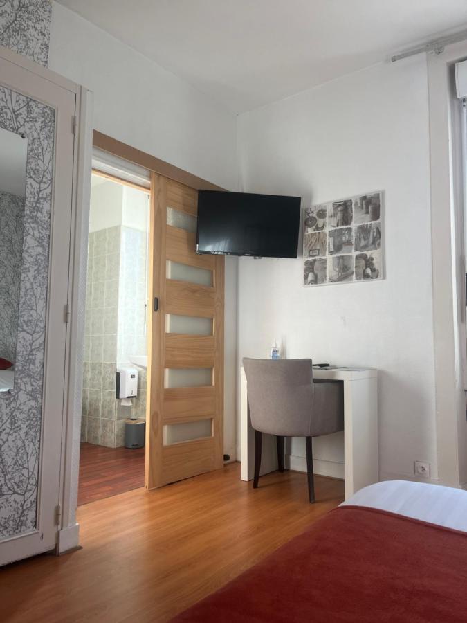 Le Petit Montmartre Hotel Dinard Buitenkant foto