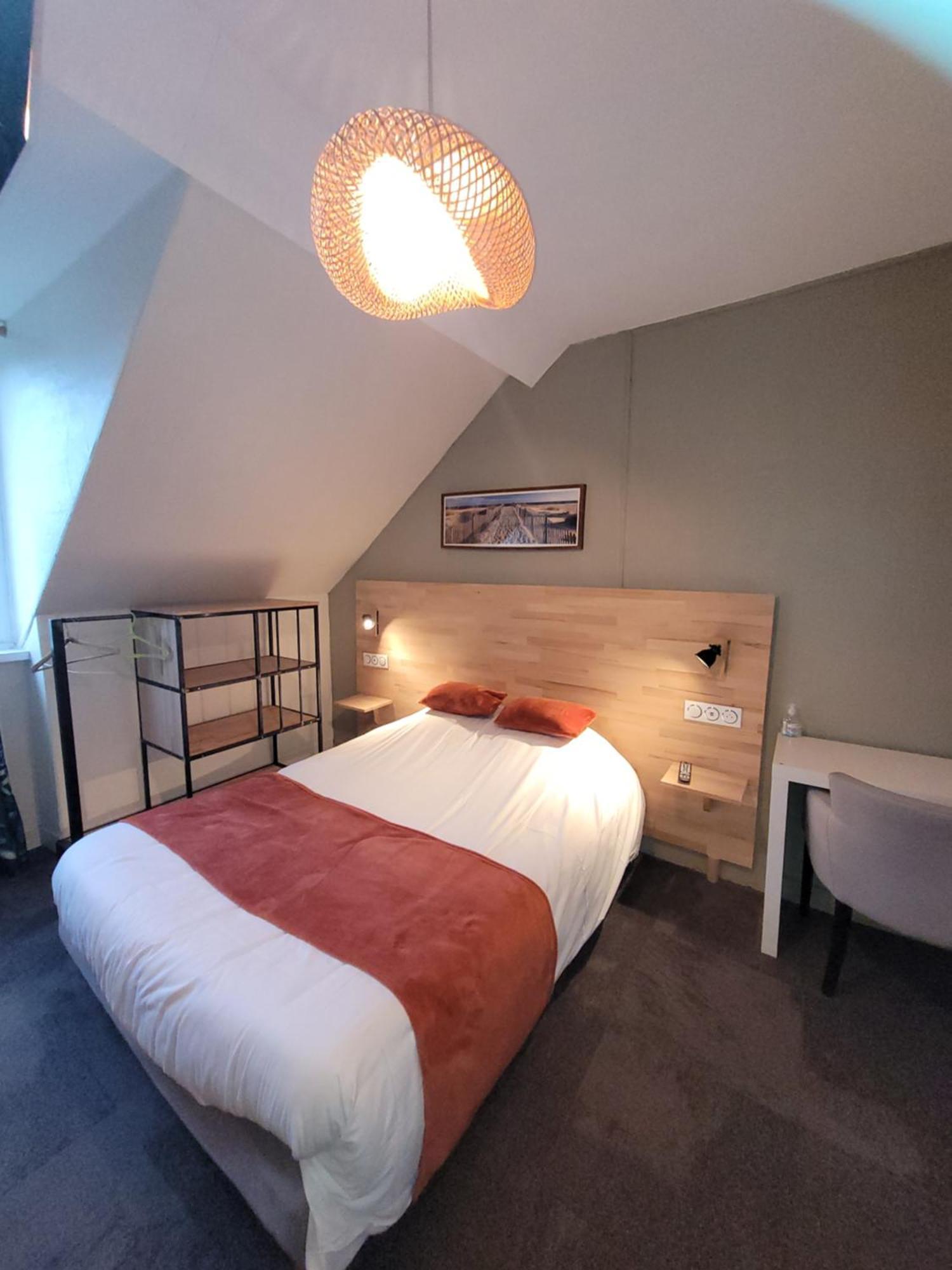 Le Petit Montmartre Hotel Dinard Buitenkant foto