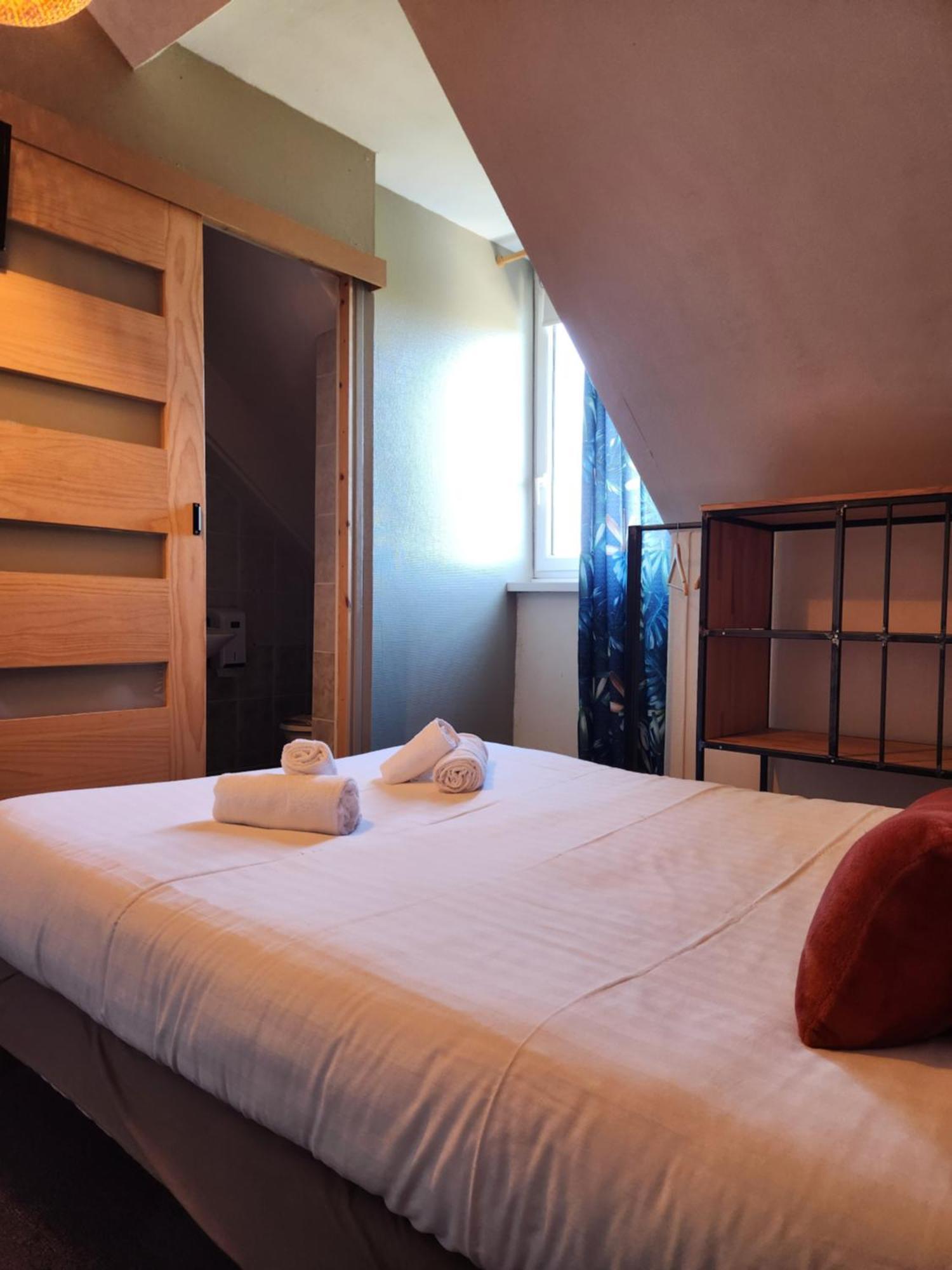 Le Petit Montmartre Hotel Dinard Buitenkant foto