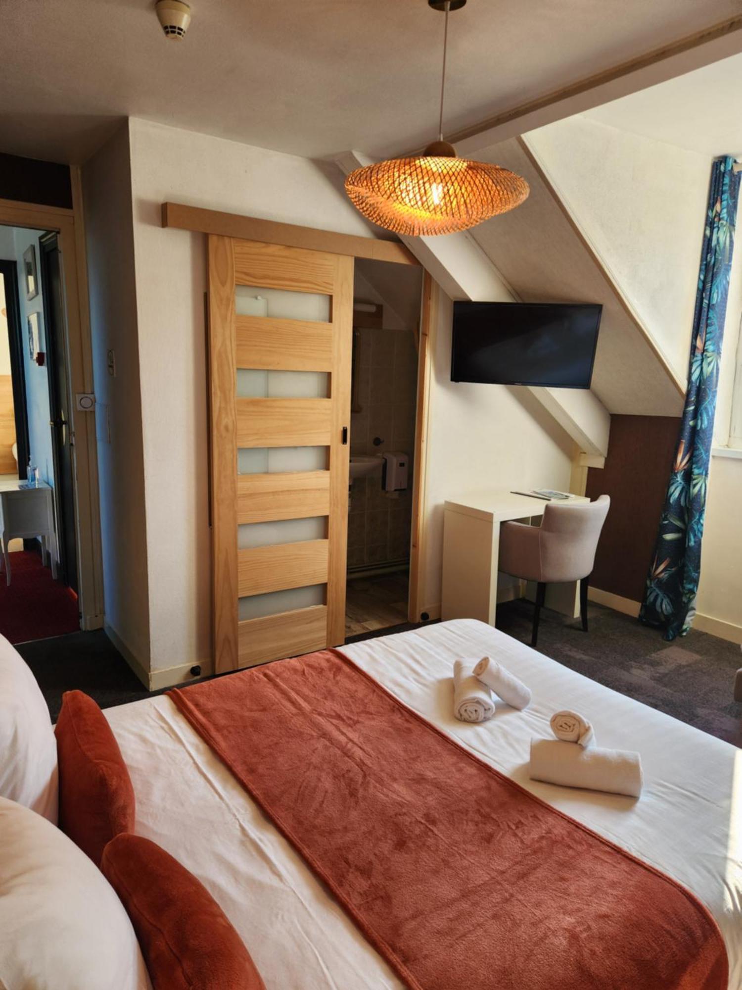 Le Petit Montmartre Hotel Dinard Buitenkant foto