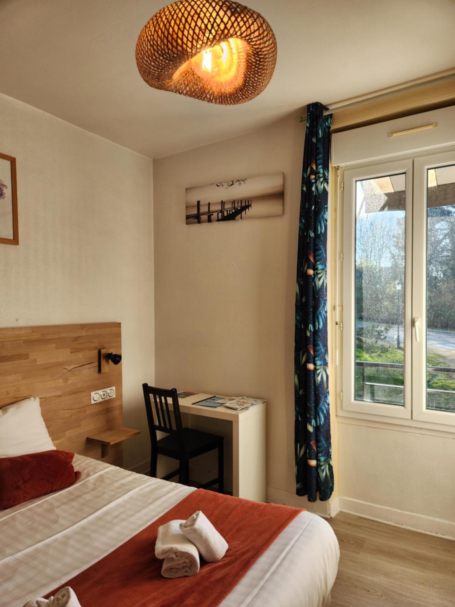 Le Petit Montmartre Hotel Dinard Buitenkant foto