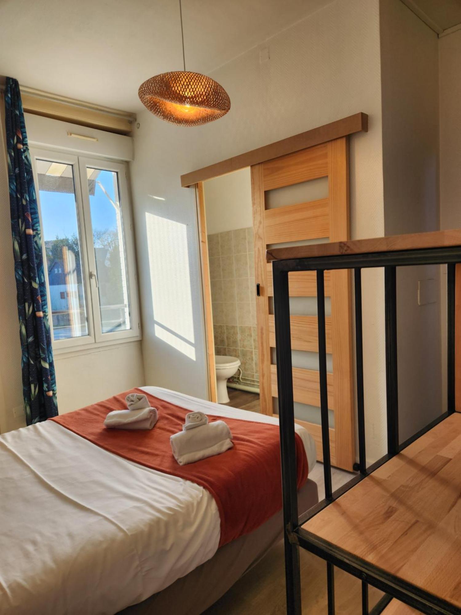 Le Petit Montmartre Hotel Dinard Buitenkant foto