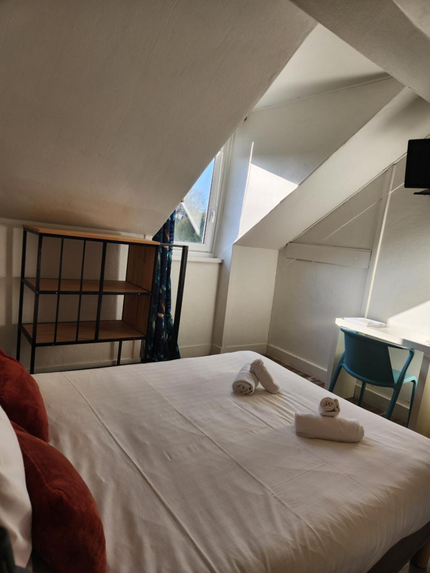 Le Petit Montmartre Hotel Dinard Buitenkant foto