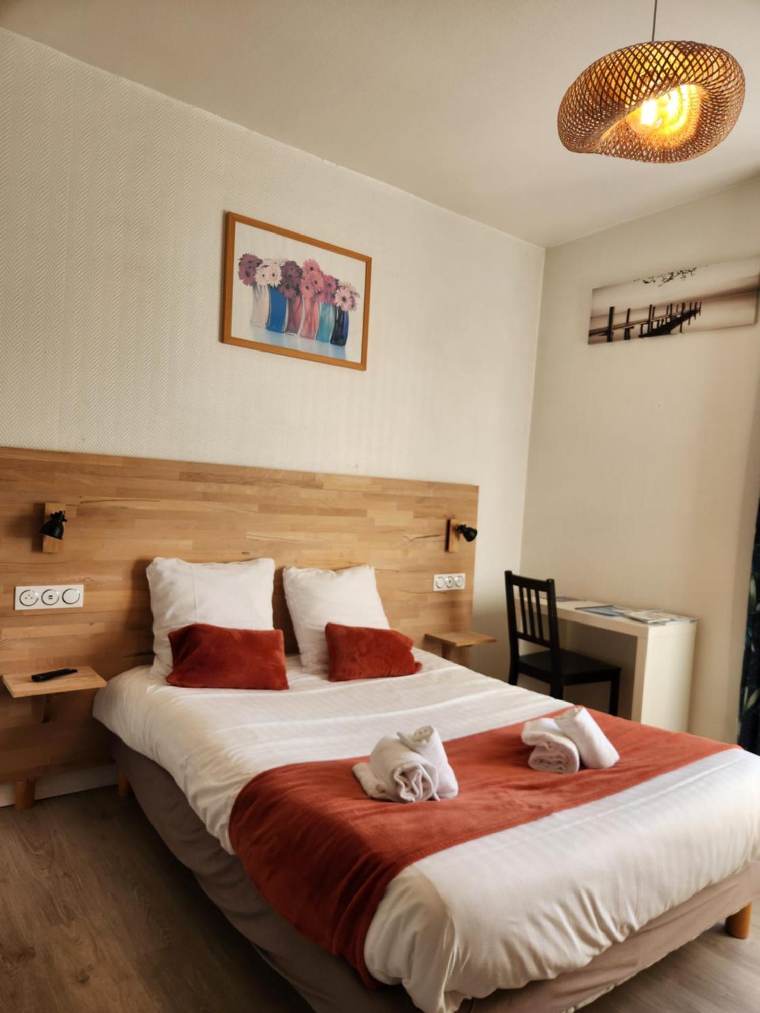 Le Petit Montmartre Hotel Dinard Buitenkant foto